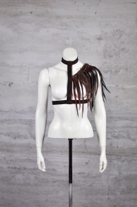 Harness with asymmetric fringed pauldron