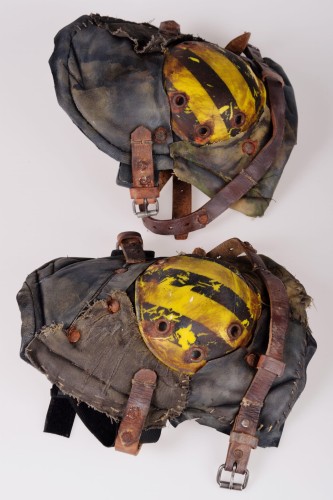 Wasted Couture _Armor_nakolanniki biohazard.JPG